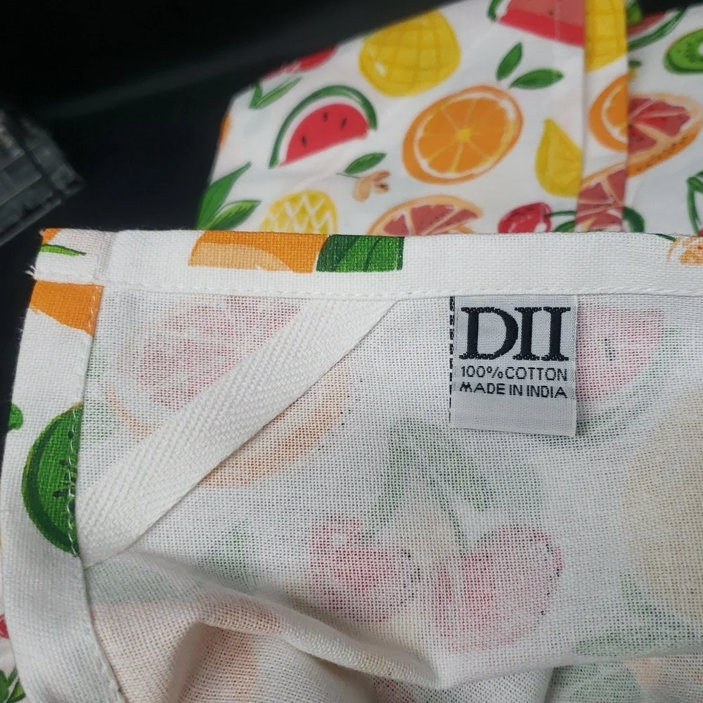 Design Imports NWT 100% Cotton Kitchen Towel Set/2 with Fruits Design